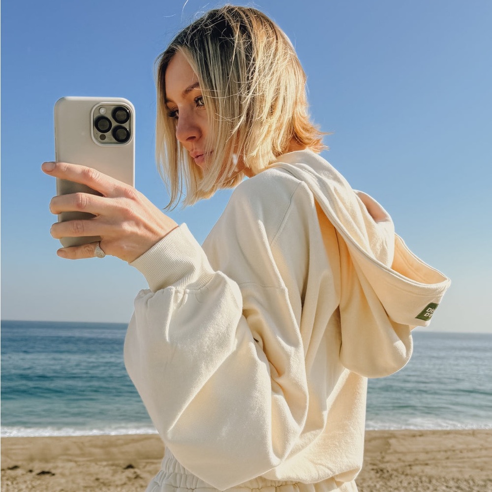 DAILY DRILLS SAND CROPPED ZIPPED HOODIE